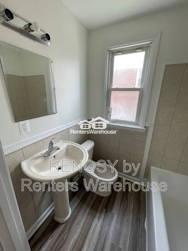 Essex House: 128 Wiltshire rd
