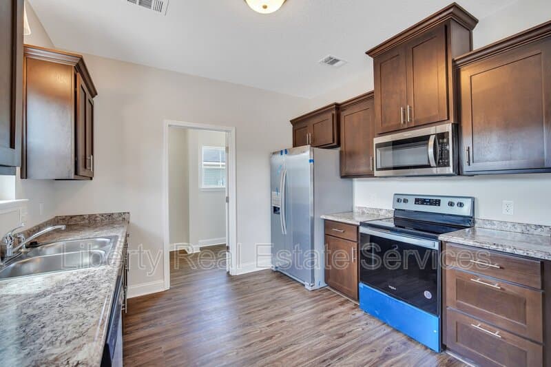 Hinesville House: 88 Fridley Ln