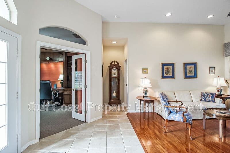 Nokomis House: 2107 Calusa Lakes Blvd