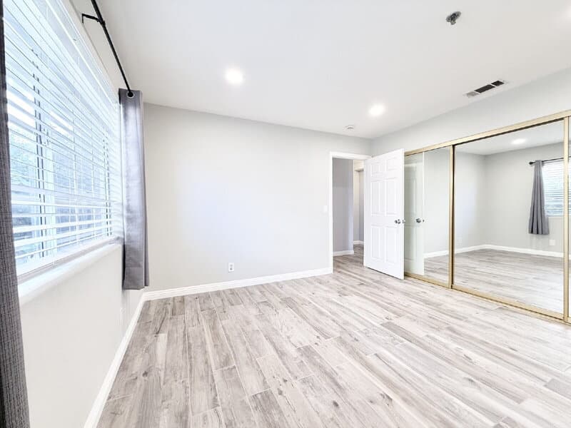 Inglewood Condo: 741 Venice Way