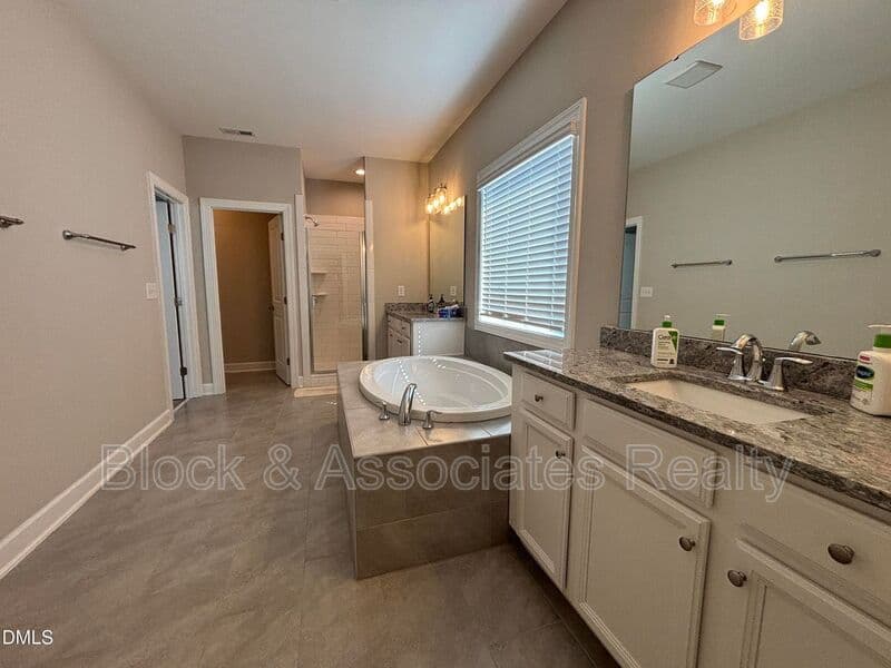 Wake Forest House: 2020 Edens Ridge