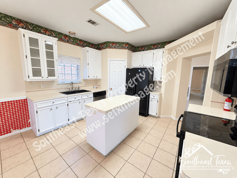 Beaumont House: 7920 Buttercup Drive