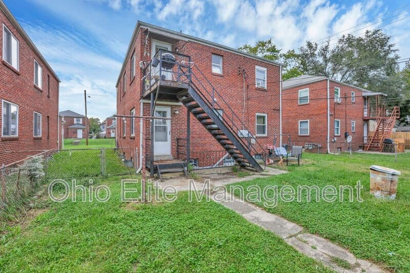 Columbus House: 370 S Chase Ave
