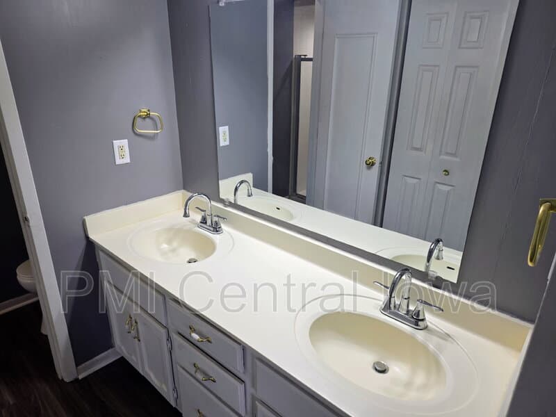 West Des Moines Condo: 1100 50th Street