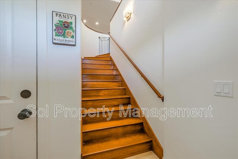 Santa Cruz House: 3370 Houts Drive