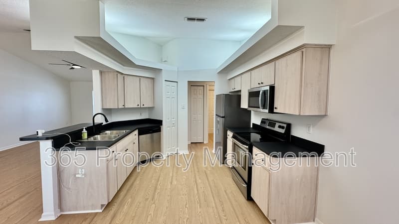 Spring Hill House: 12175 Katherwood Street