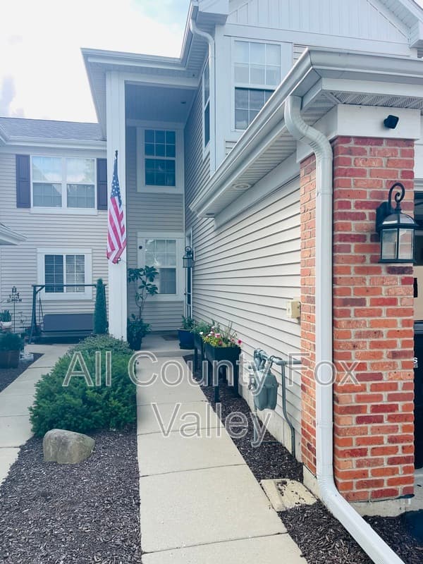 Johnsburg Townhome: 3708 Monica Lane #3