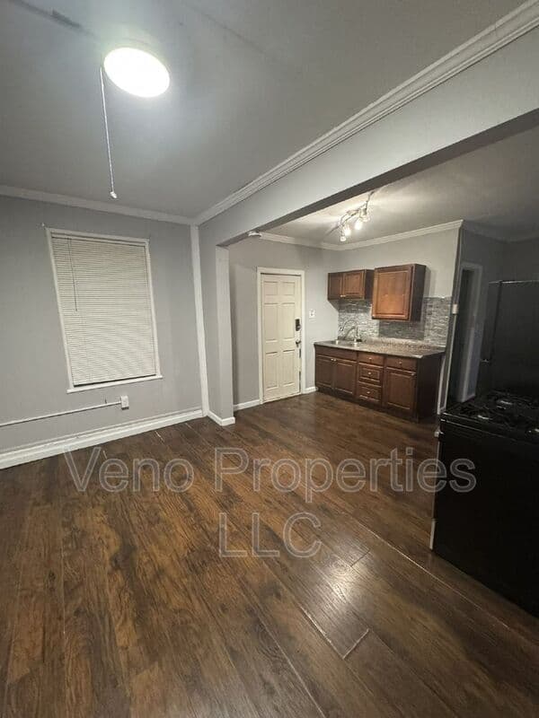 Cohoes House: 1 Cataract Street