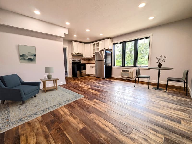 Pella Condo: 413 Jefferson Street - 21