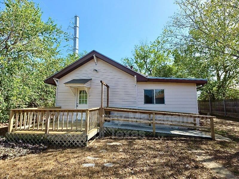 Bastrop House: 606 Mesquite St