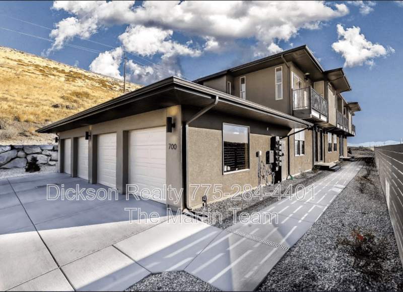 Reno House: 740 Bluffs Court