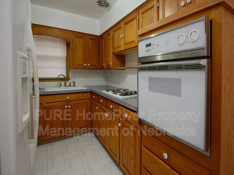 Omaha House: 3333 S 82nd St