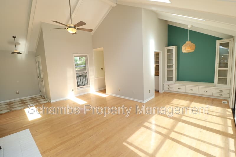 Cary House: 105 Cameron Ct