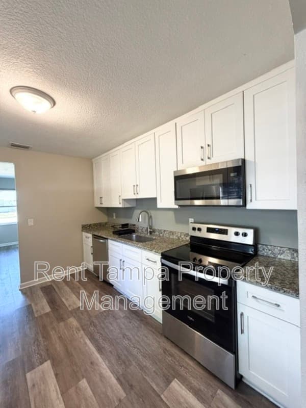 St. Petersburg House: 1635 40th Street South