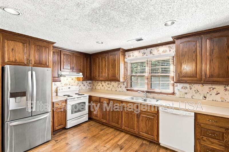 Gainesville House: 1028 Holly Drive