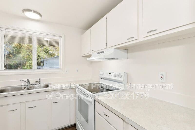 Portland Condo: 18411 E Burnside St