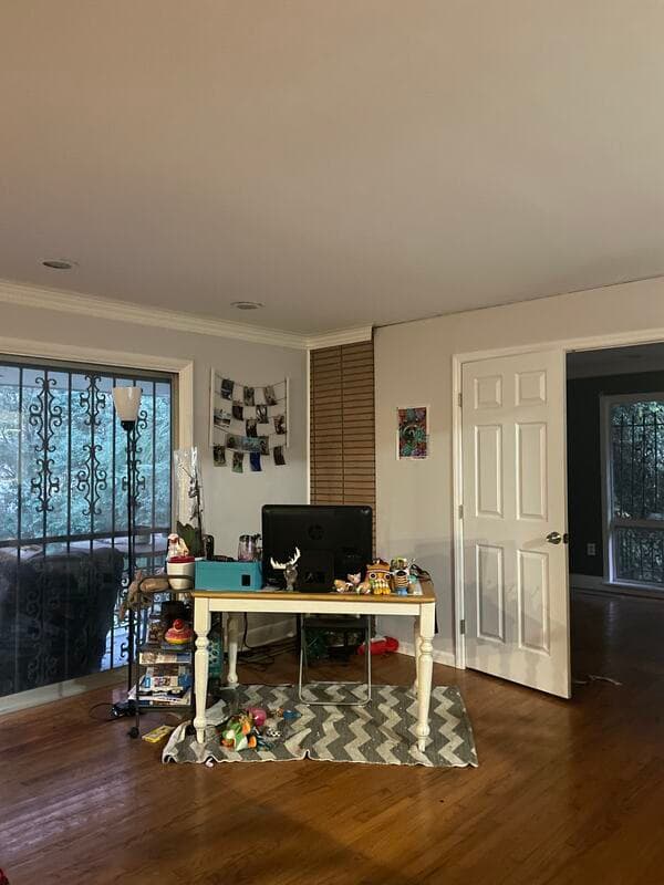 Monroe House: ROOM FOR RENT in Mini Mansion w/Pool (with utilities included)