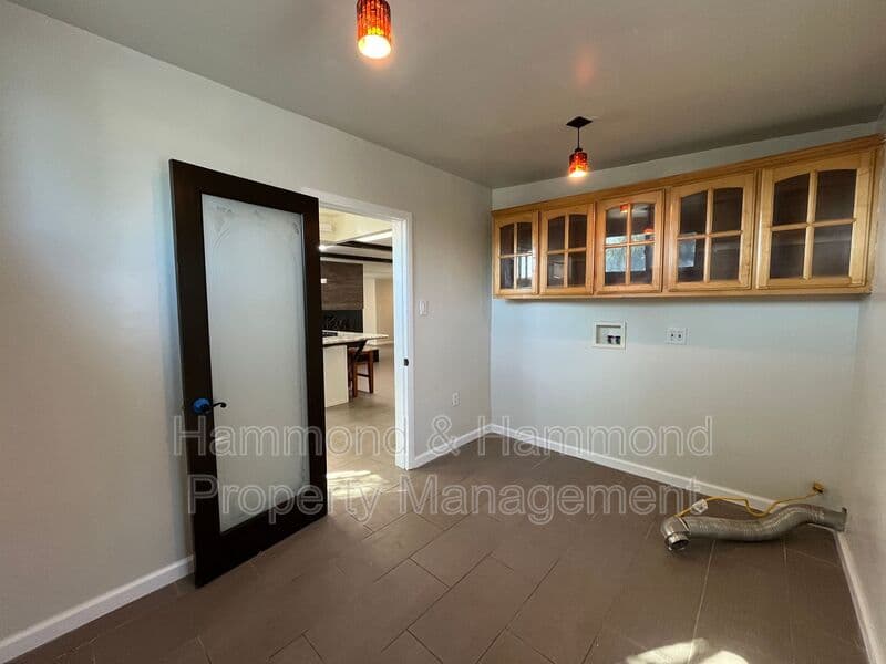 Granada Hills House: 16751 San Fernando Mission Blvd.
