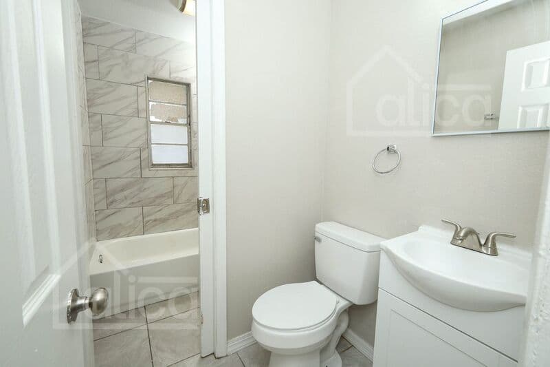 Orlando House: 4464 Piedmont St