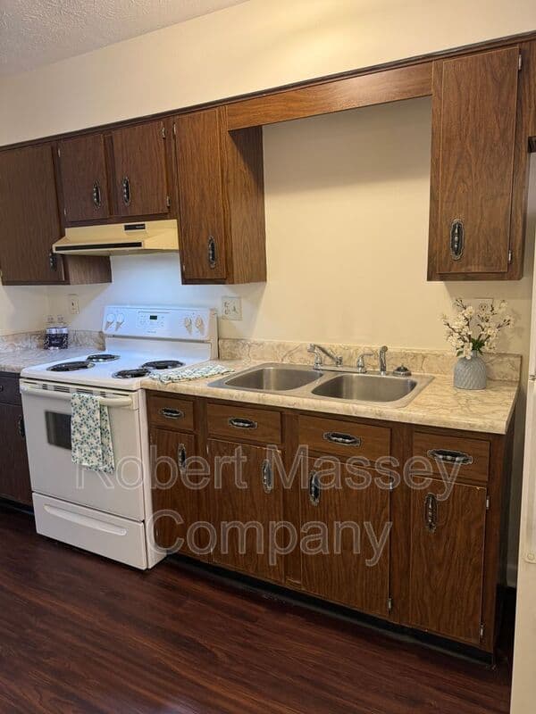 Louisville Condo: 2124 Cherokee Parkway