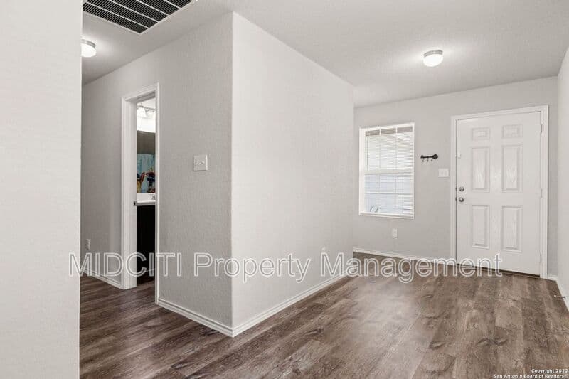 San Antonio House: 130 Expedition Way