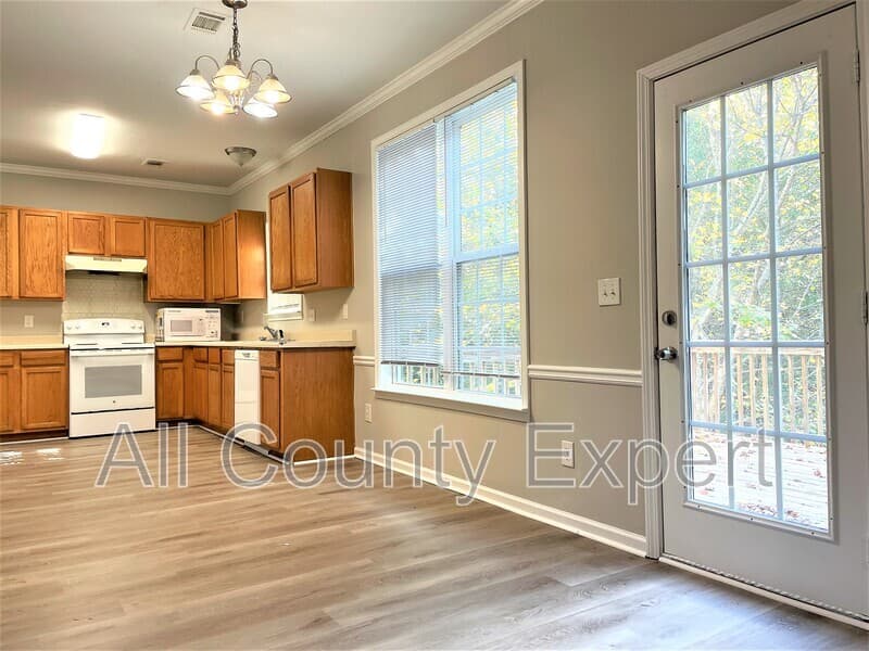 Snellville House: 2370 Temple View Ct
