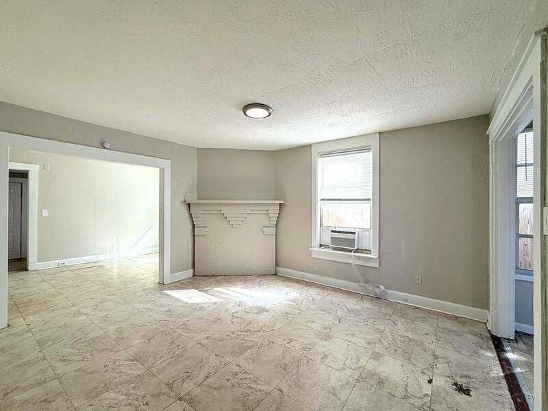 St. Petersburg House: 975 13th Avenue South