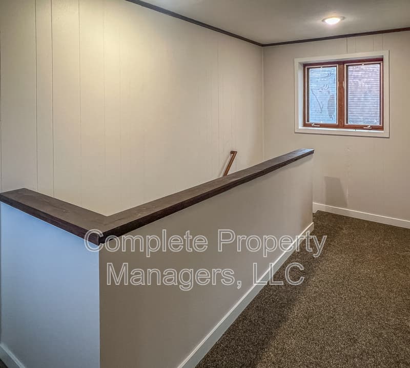 Owatonna House: 118 Franklin Avenue