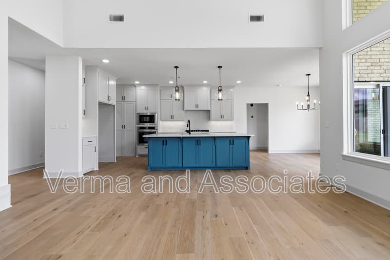 Centerton House: 1071 Whistler St