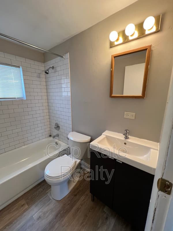 Columbus House: 3632 Cushing Dr