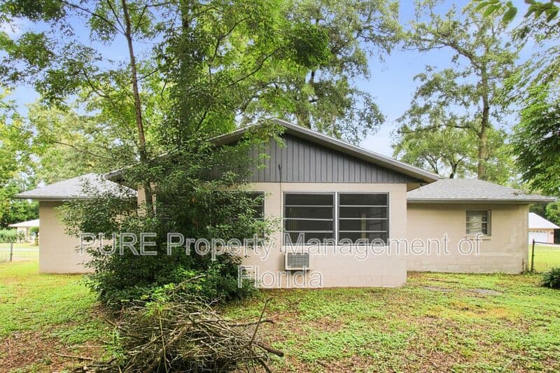 Ocala House: 5714 SE 4th Street