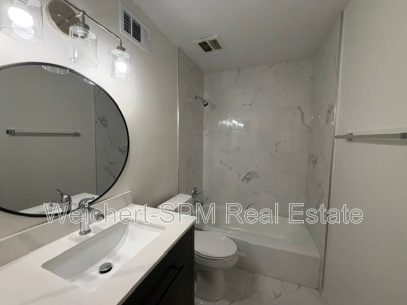 memphis House: 5730 Quince Rd #5 Memphis, TN 38119