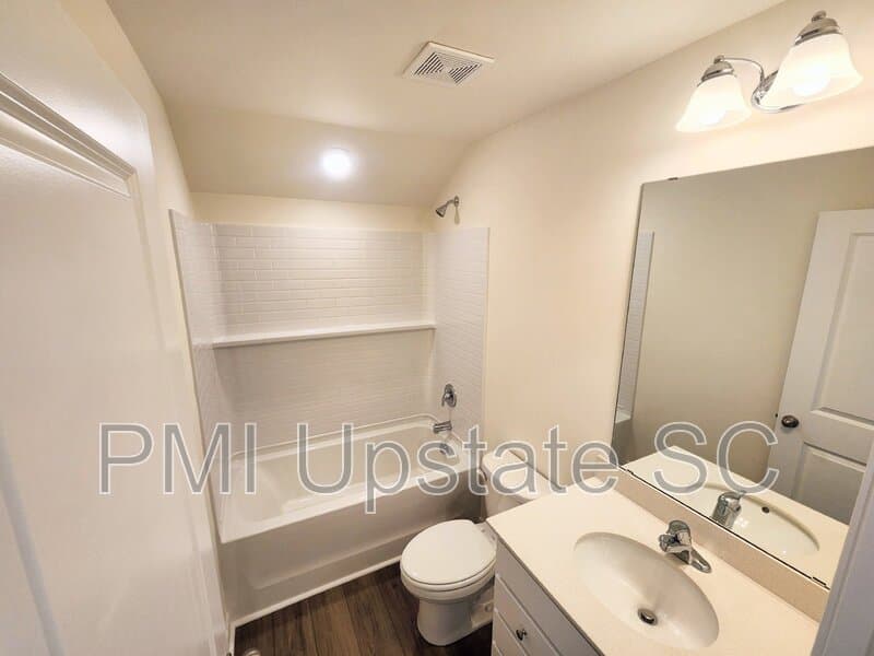 Fountain Inn House: 743 Fountainbrook Ln