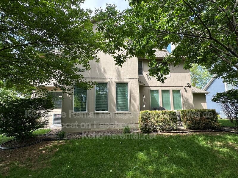 Overland Park House: 11429 W 142nd Ter