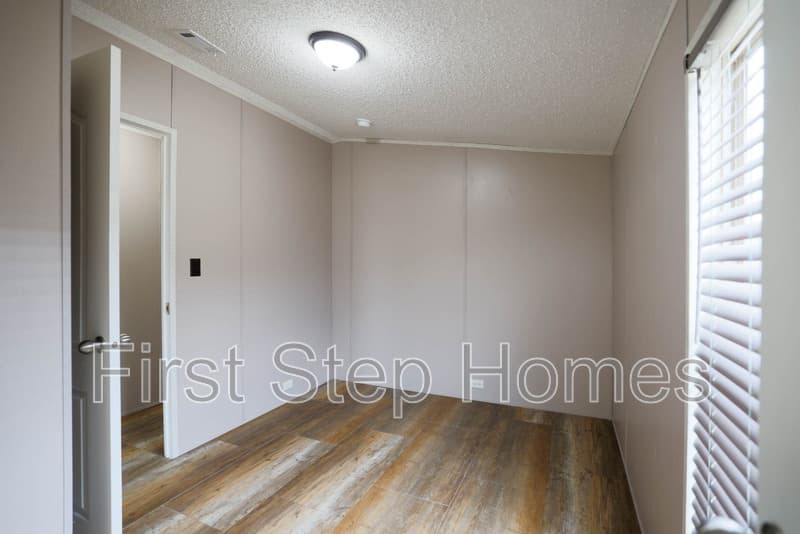Tyler House: 1114 Tres Picos St
