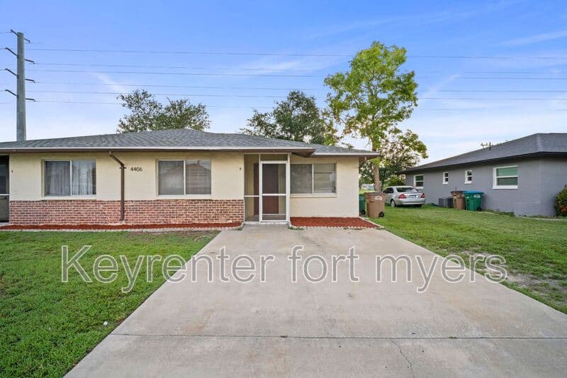Cape Coral House: 4406 Santa Barbara Blvd