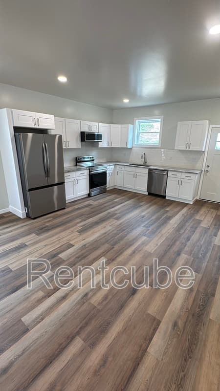 Dubuque House: 3860 Peru Rd