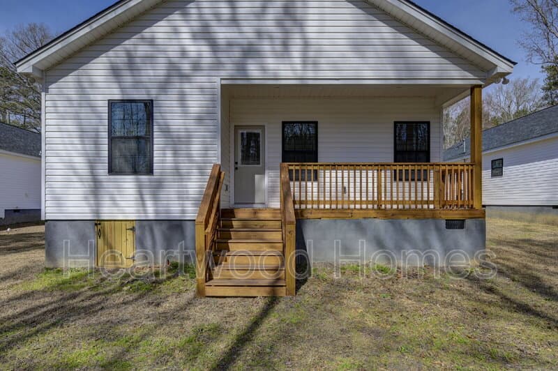 Columbia House: 32 Roberson St