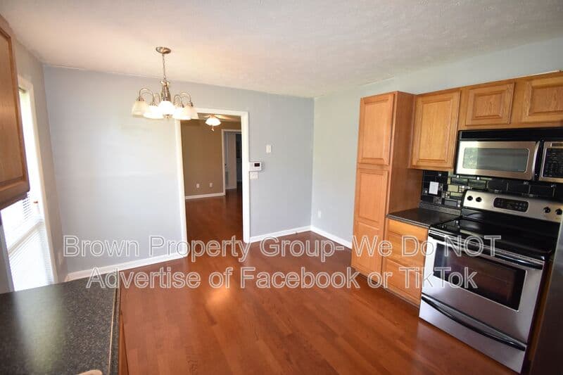 Fayetteville House: 6897 Kingsgate Dr
