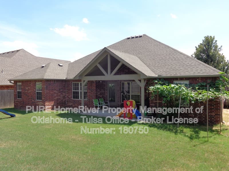 Broken Arrow House: 1012 W Fargo Ln