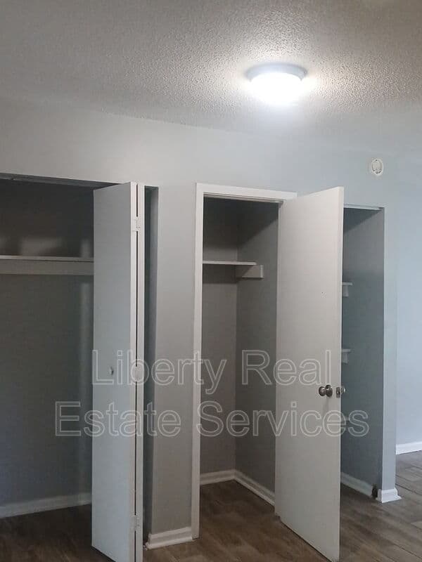 Hinesville House: 910 Berkshire Ter