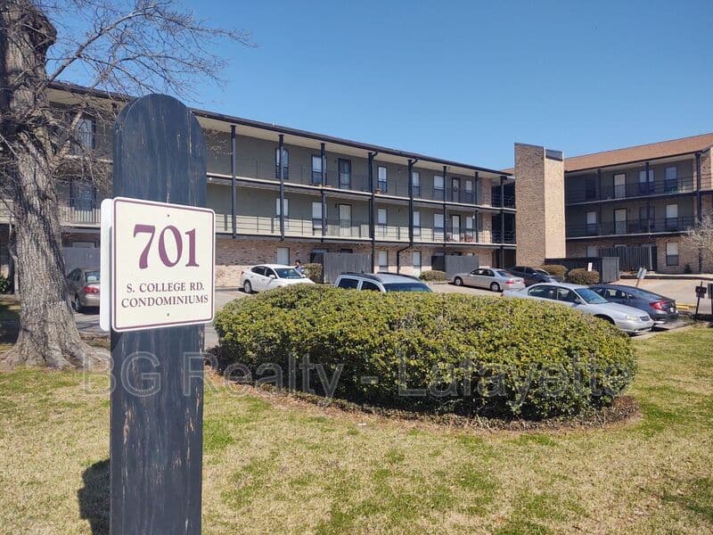 Lafayette Condo: 701 S College