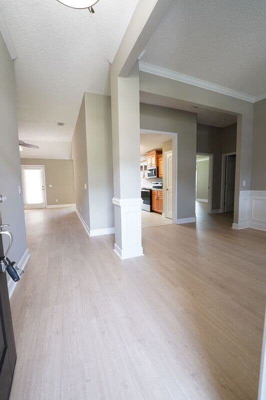 Richmond Hill House: 909 Young Way