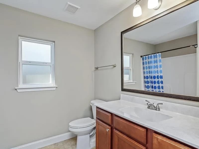 Crestview House: 407 East Field Avenue