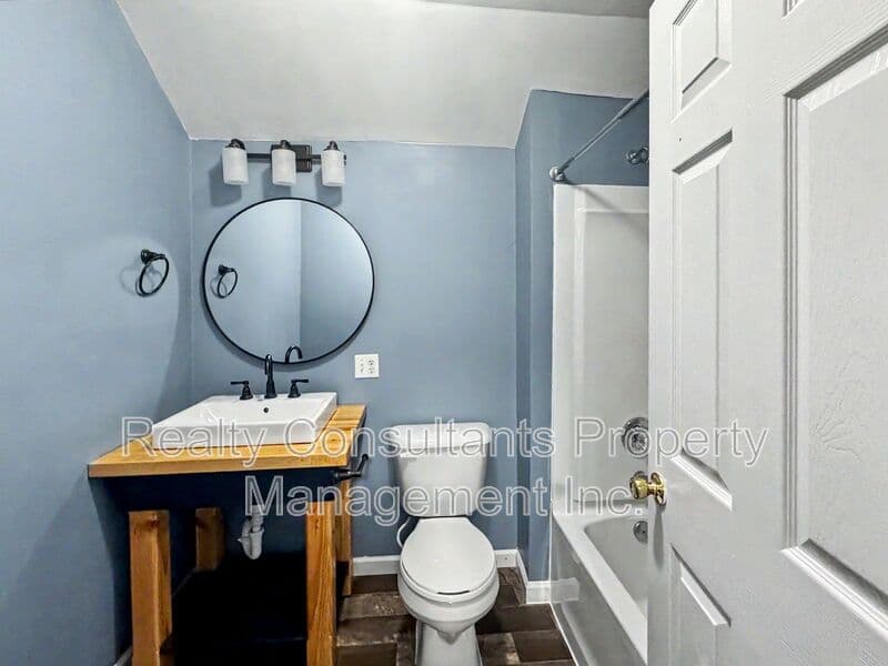 Fayetteville House: 7701 Redwood Avenue