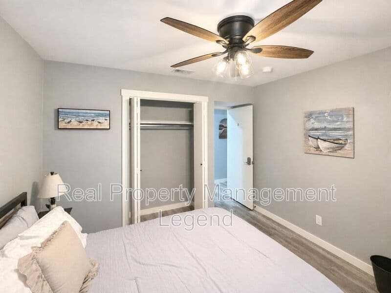 Carrollton House: 2930 Furneaux Ln