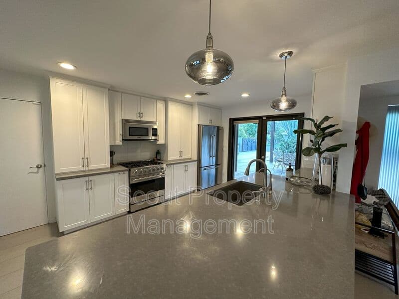 La Quinta House: 46560 Cameo Palms Drive