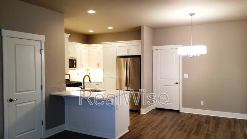 Redmond House: 4332 Southwest Canal Blvd