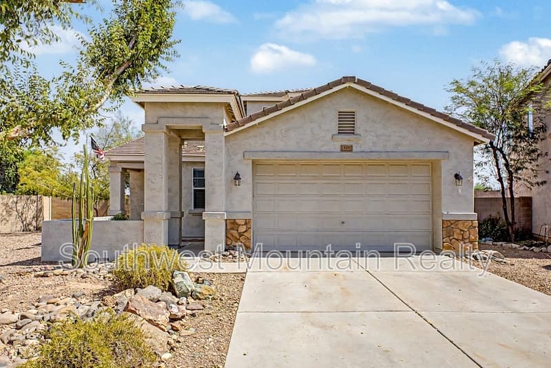 Maricopa House: 44967 W Sage Brush Dr