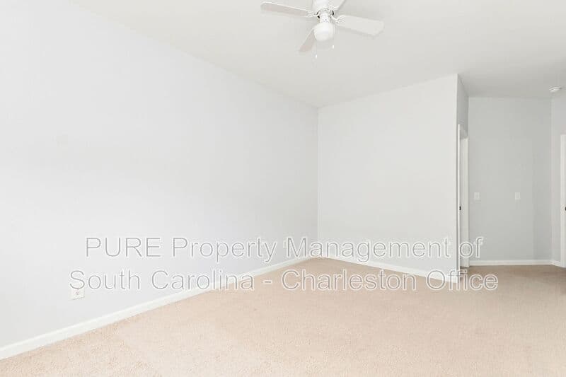Summerville House: 207 Summer View Rd